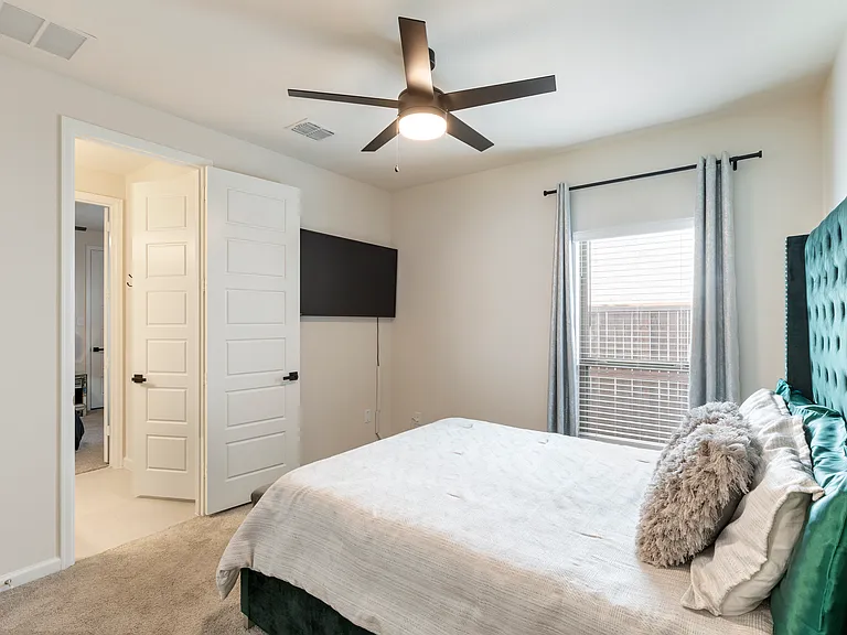 1448 Kingswell Ln — Photo 8