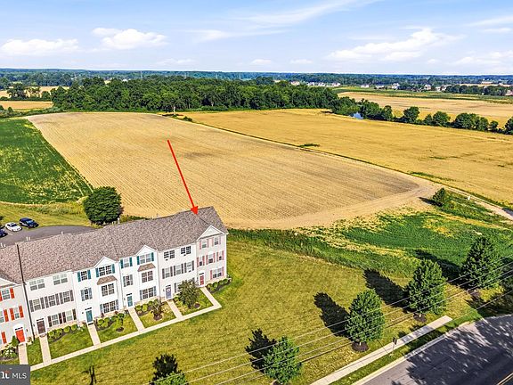 2nd image of 402 Aura Rd
