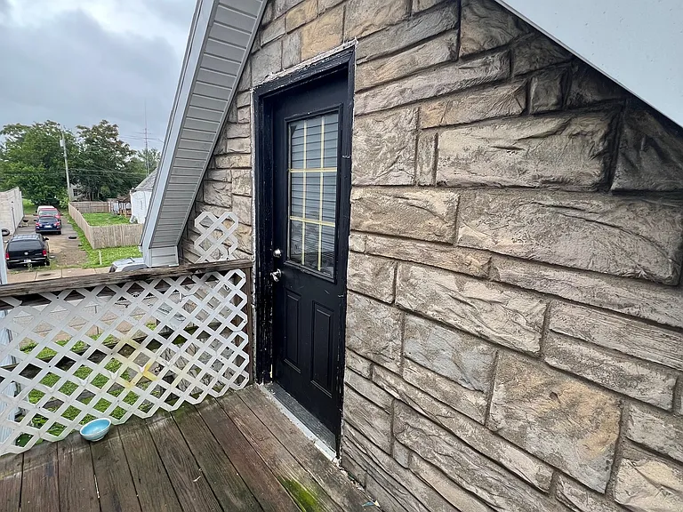 203 E Virginia St — Photo 2