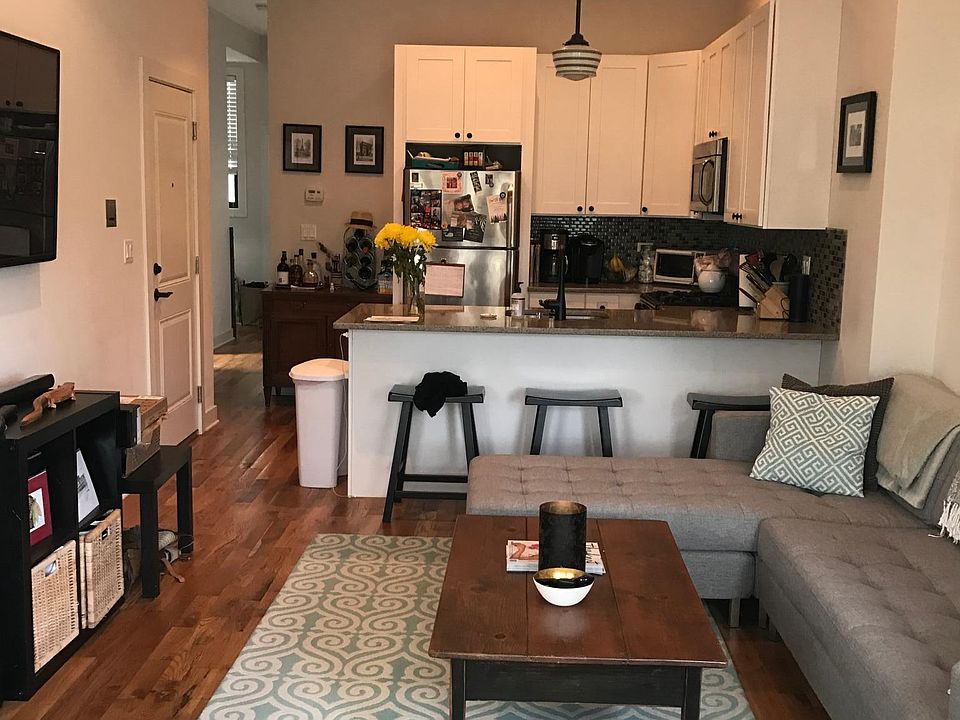 1st image of 232 W Willow St #2C