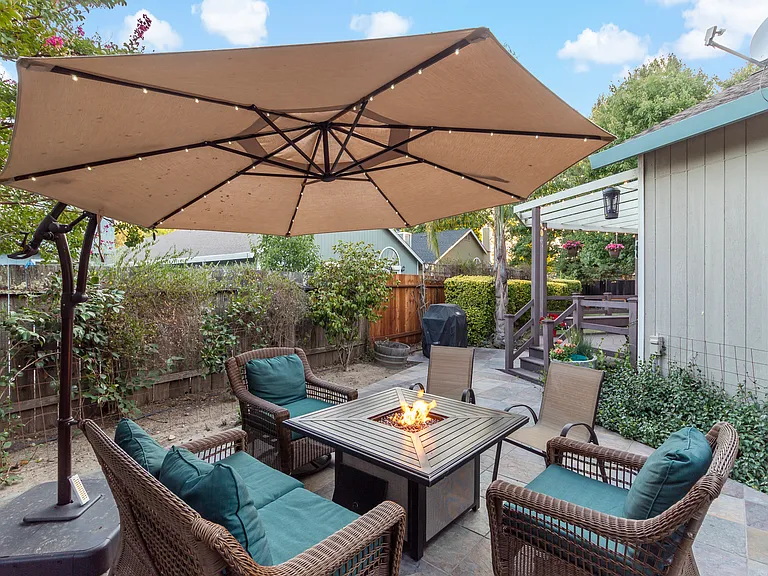 808 Milsom Pl — Photo 1
