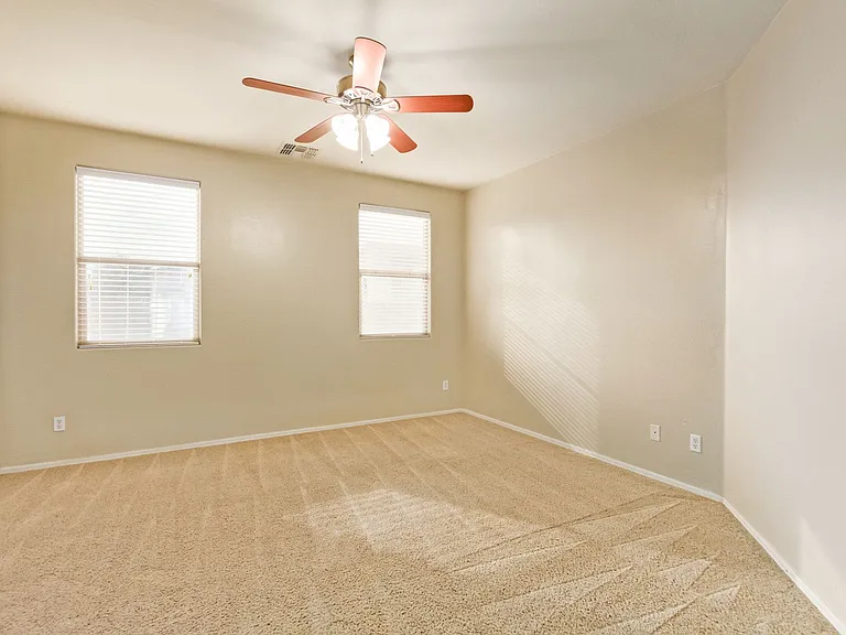 7419 W Glass Ln — Photo 13