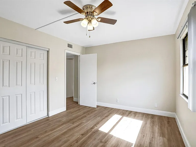 4872 NW 95th Ave — Photo 12
