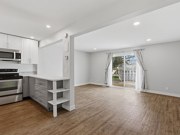 5th image of 1780 Springview Pl #317