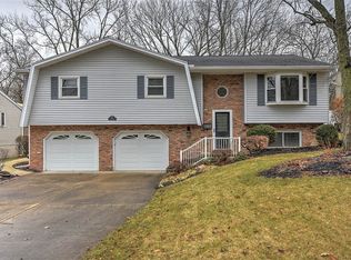 534 N Country Club Rd, Decatur, IL 62521