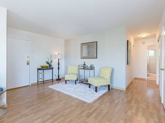 5th image of 3550 Market St APT 201