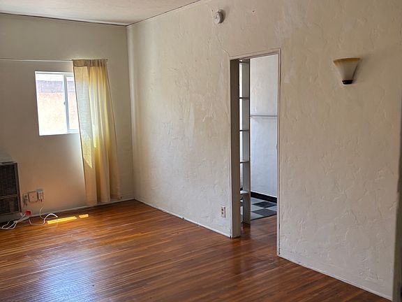 5th image of 3521 Bellevue Ave