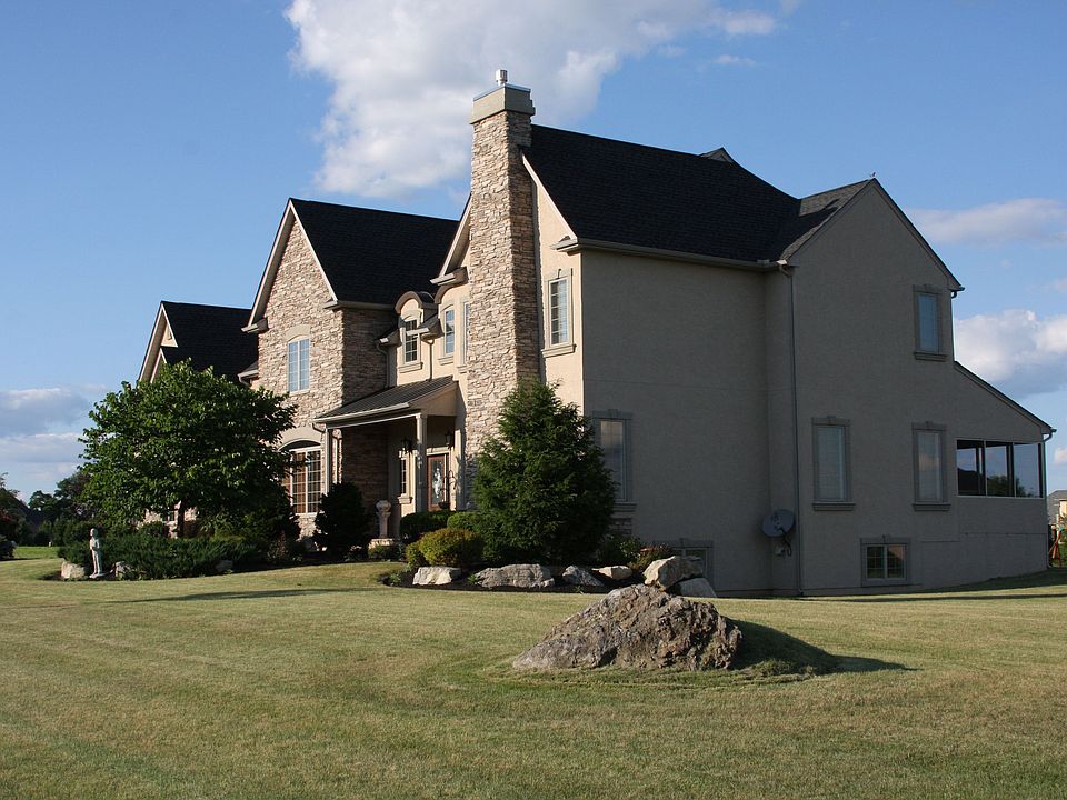 2nd image of 256 Cobblestone Ln
