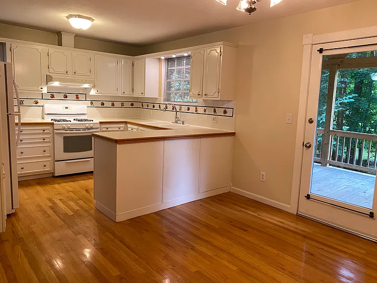 923 Greenhill Dr — Photo 9