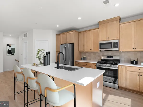 21752 Dollis Hill Ter, Ashburn, VA 20148