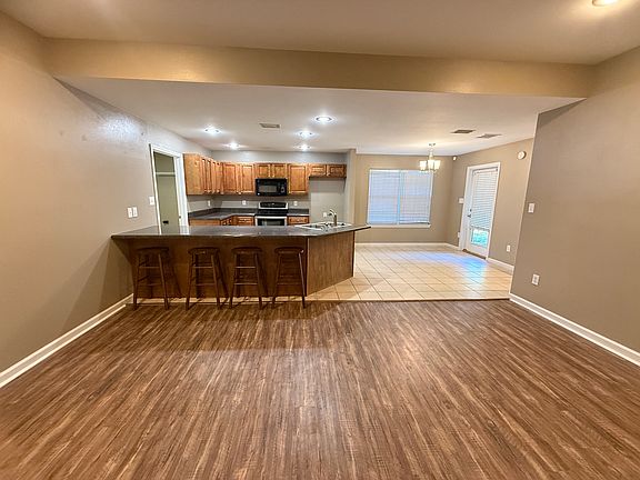 3rd image of 14611 Silver Oaks Loop
