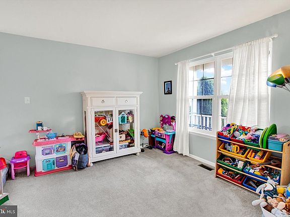 3rd image of 2514 Goddard Ave