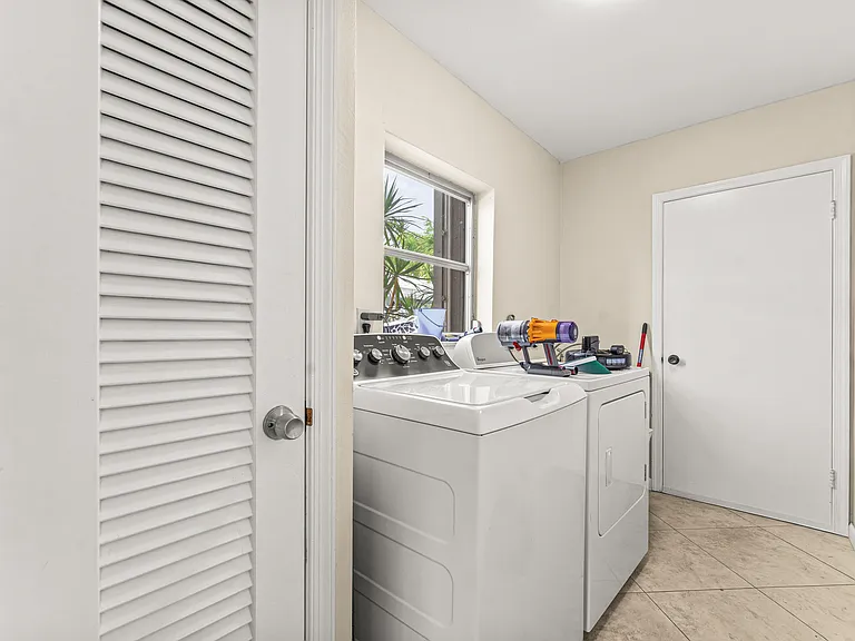 1270 SW 8th St — Photo 22