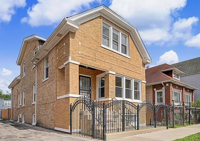 2345 N Lockwood Ave #1