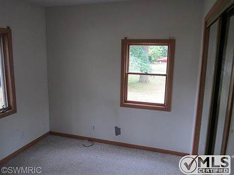 4th image of 5550 E Jefferson Ave