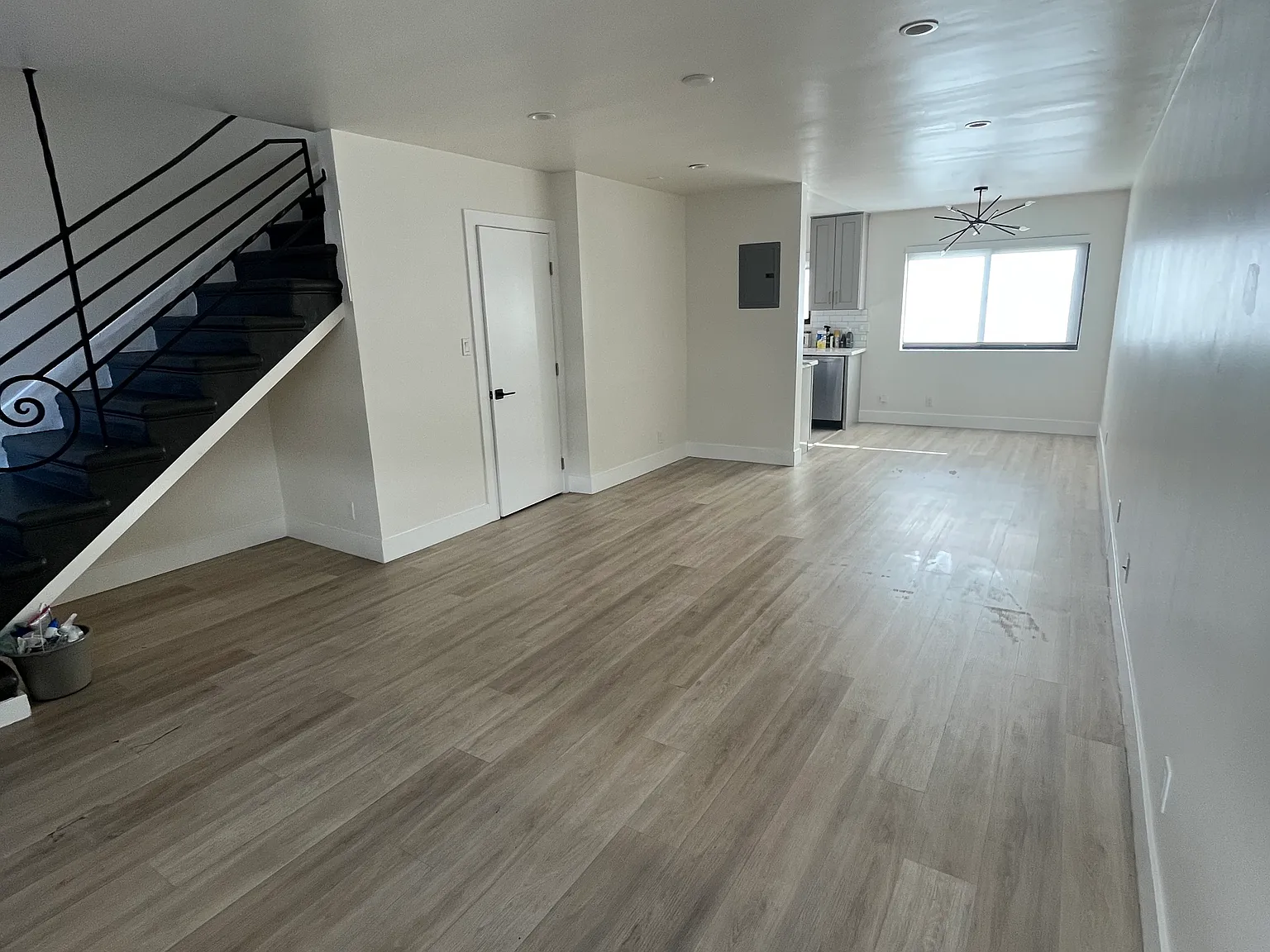 6958 Woodman Ave — Photo 2