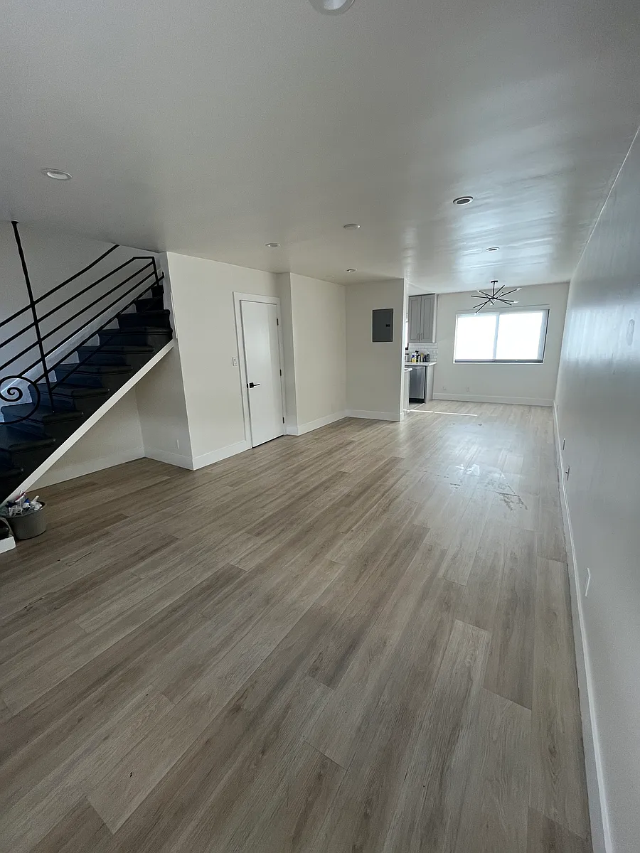 Building Photo - 6958 Woodman Ave #14