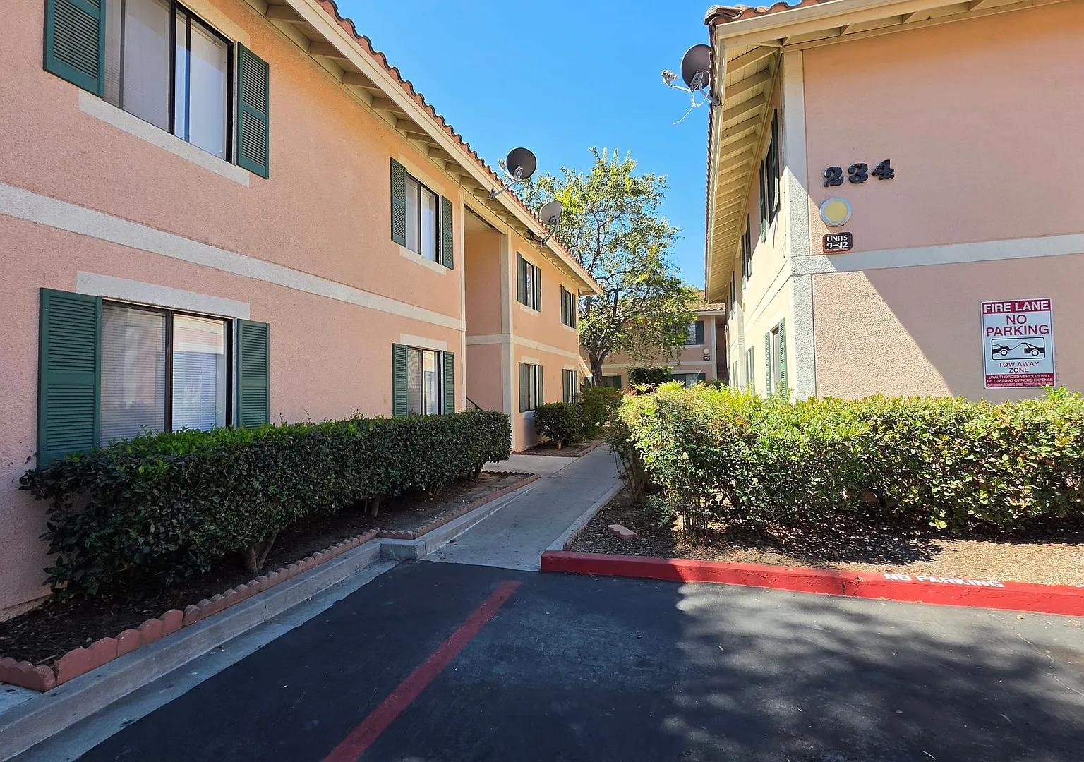 Villa Rosa Apartments - Santa Paula — Photo 3