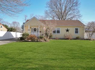 1465 Manor Ln, Bay Shore, NY 11706