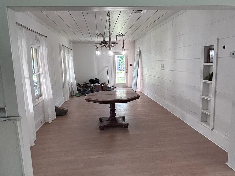 404 Thomas St — Photo 1