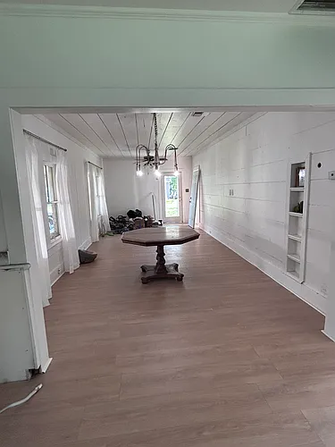 404 Thomas St Photo 1