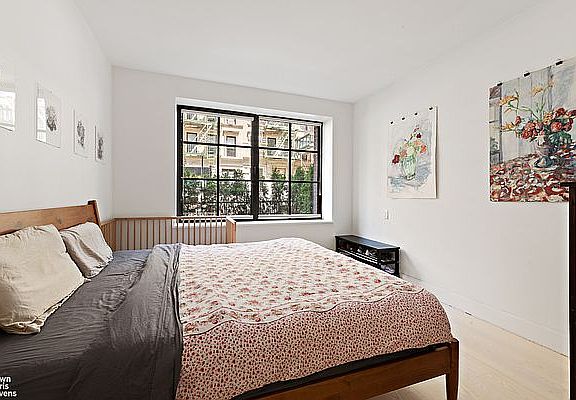 4th image of 310 W 113th St #101