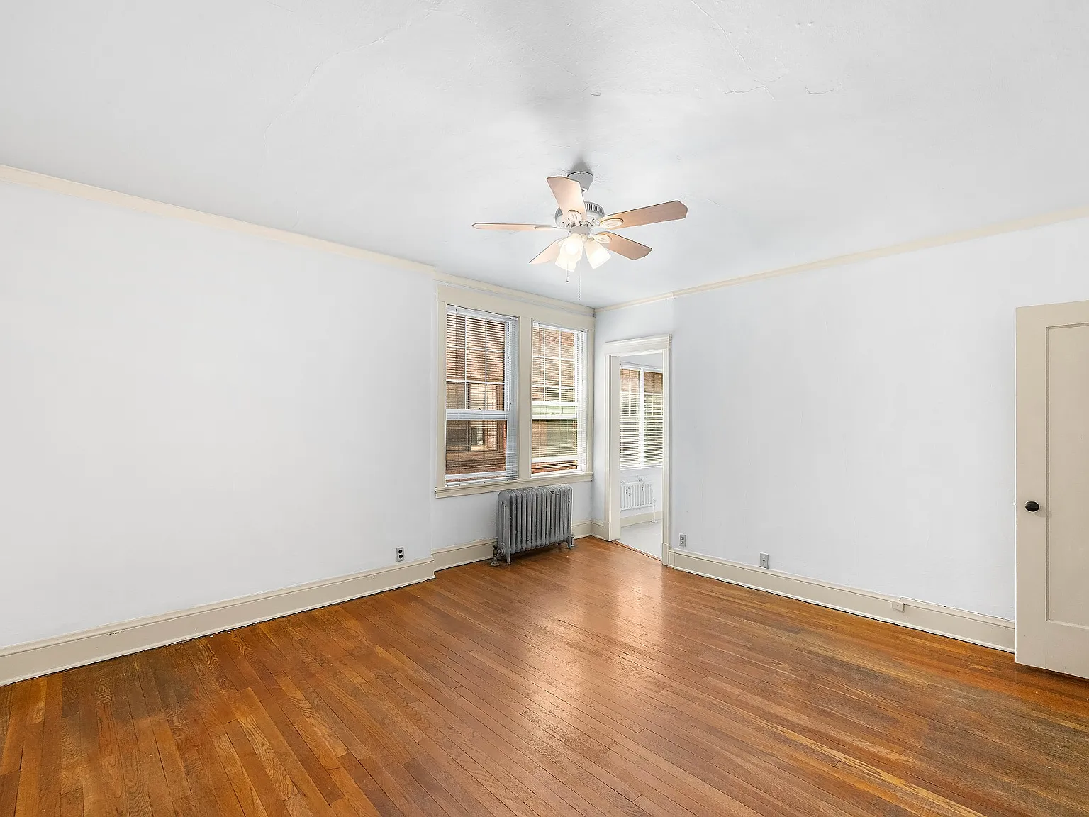 Paramount Apartments — Photo 4