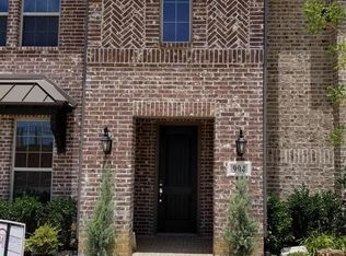 904 Estelle Ave, Euless, TX 76040