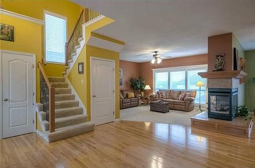 3rd image of 810 Cherry Ln
