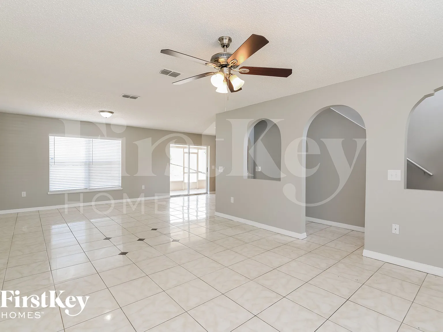 4 bed, 2.5 bath, 1979 sqft, $2,095 — Photo 3
