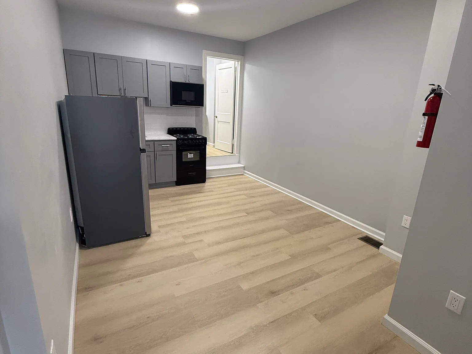 1 bed, 800 sqft, $1,100 — Photo 3