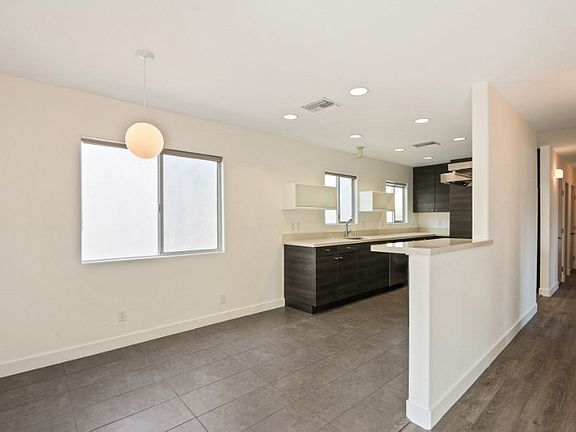 5th image of 523 Grand Blvd #2
