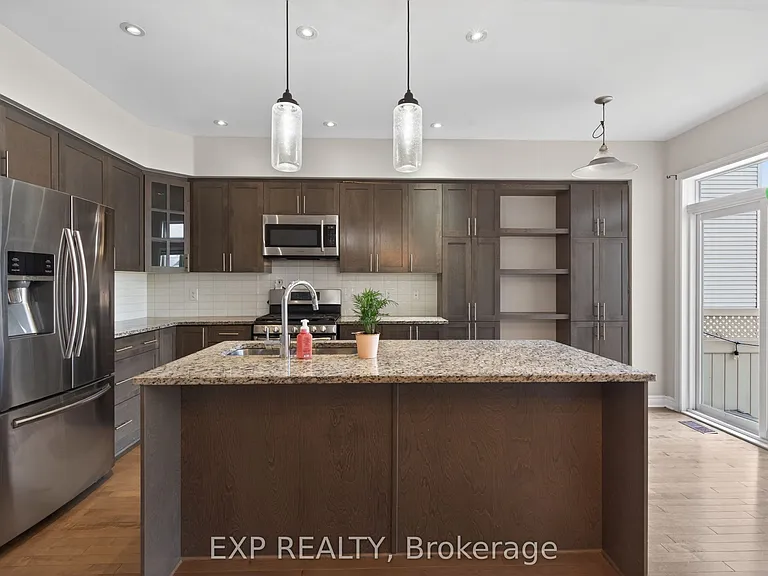 322 Rainrock Cres — Photo 6