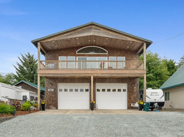 1070 S Coral St, Rockaway Beach, OR 97136
