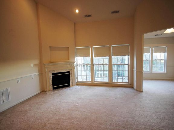 02 - Living Room - View A