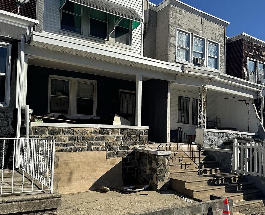 1st image of 611 W Courtland St