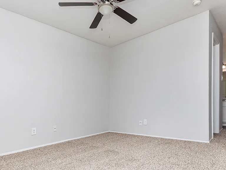 Waverly Park Apartments — Photo 25