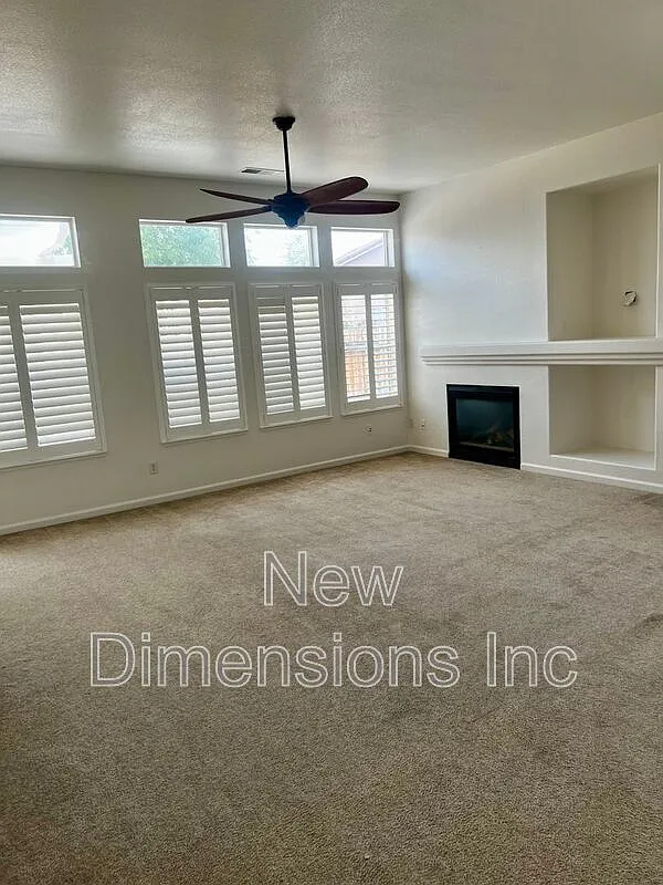 3 bed, 2.0 bath, 1705 sqft, $2,700 — Photo 3