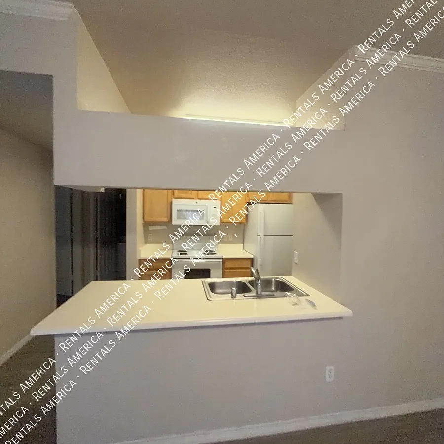 Spaciious 3rd story 1 bedroom condo in the Gated Red Rox Community! — Photo 4