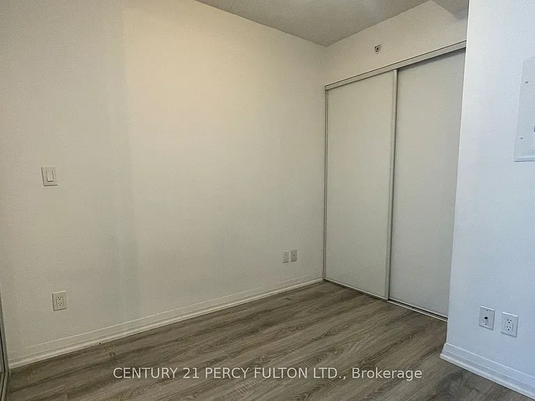 30 Meadowglen Pl #208 — Photo 13