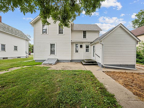 5th image of 819 N Elm St