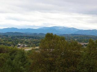 3520 Honeywood Dr, Johnson City, TN 37604