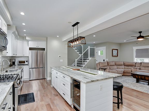 5th image of 2515 Honeysuckle Lane