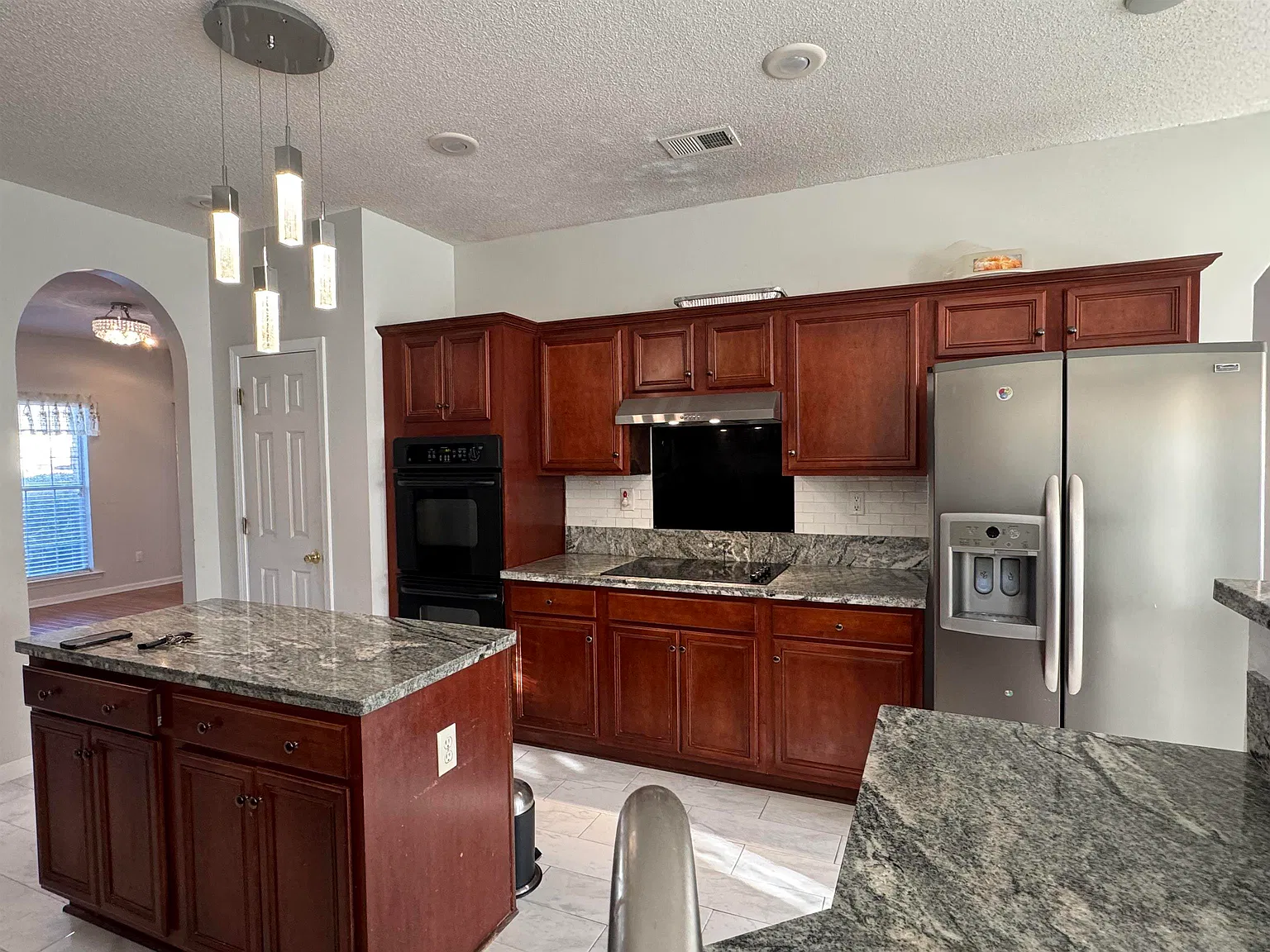 5 bed, 3.0 bath, $3,000 — Photo 4