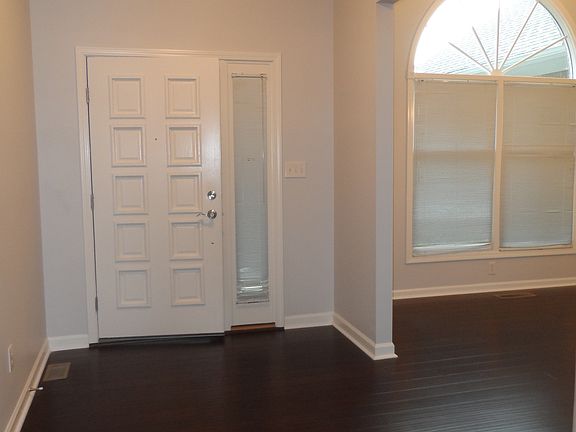5th image of 217 Yorkshire Blvd E
