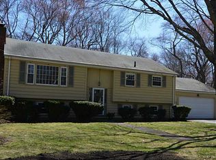 11 Rustwood Dr, Barrington, RI 02806