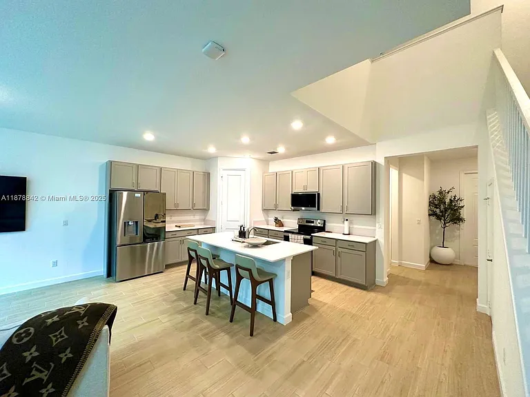 9045 Zevon Ct — Photo 7