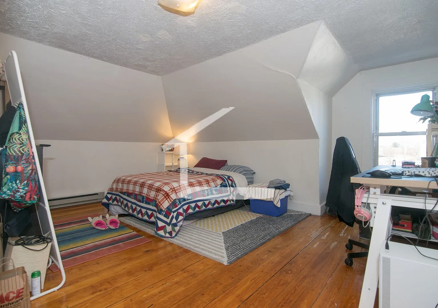 Large 3 bed unit near the Green Line and BU with parking — Photo 4