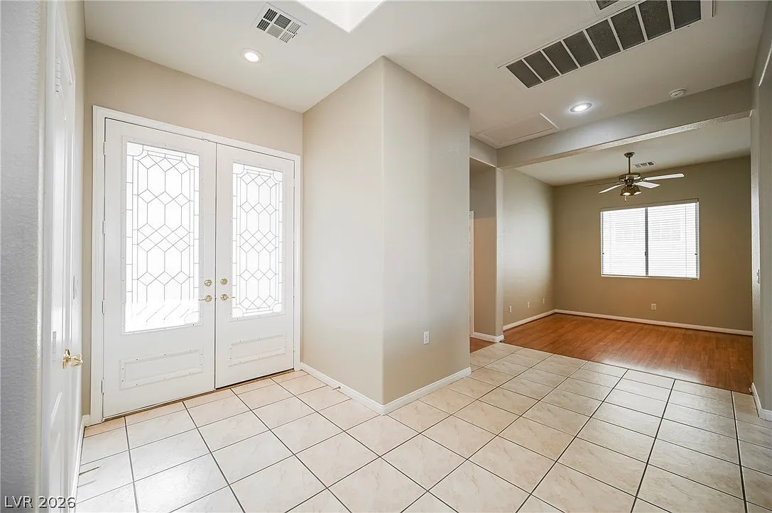 3 bed, 2.5 bath, 2553 sqft, $2,834 — Photo 2