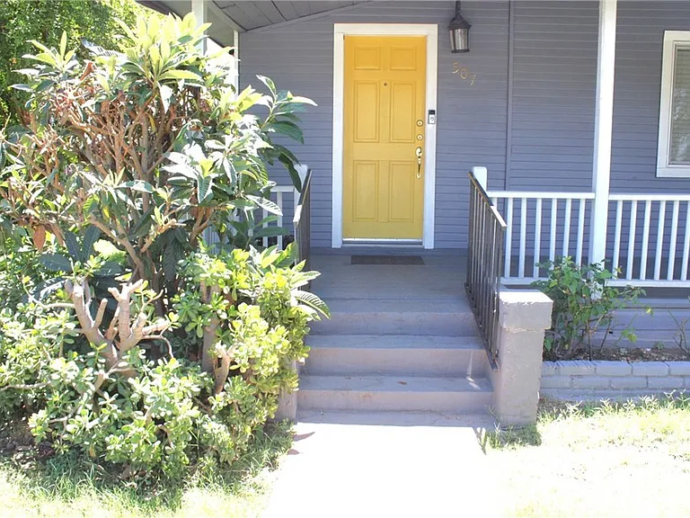 507 W State St — Photo 8